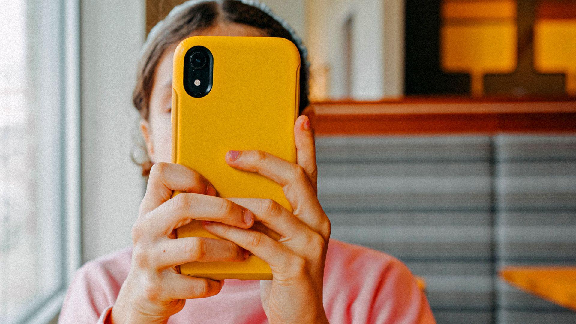 France Sets Strict Age Block on Social Media: Under-15s Prohibited from 2027