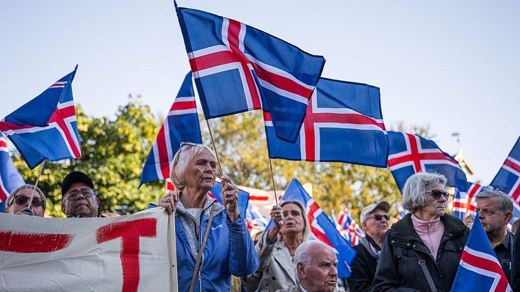 Iceland Holds Narrow Referendum on Re‑joining EU